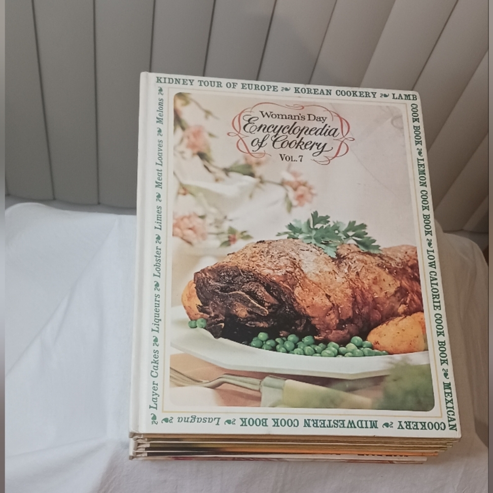 Gift Cookbook Encyclopedia of Cookery Vol 7 of a 12 Vol. Series. Woman's Day